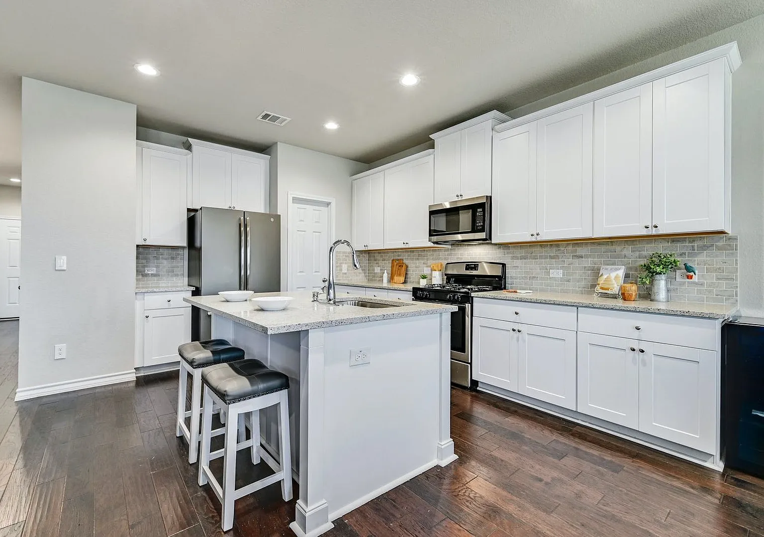 Beautiful 3BR / 2BA Rental Home with 2-Car Garage in Leander! — Photo 3