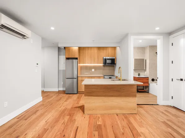 31-61 Vernon Boulevard 1L image 1 of 86