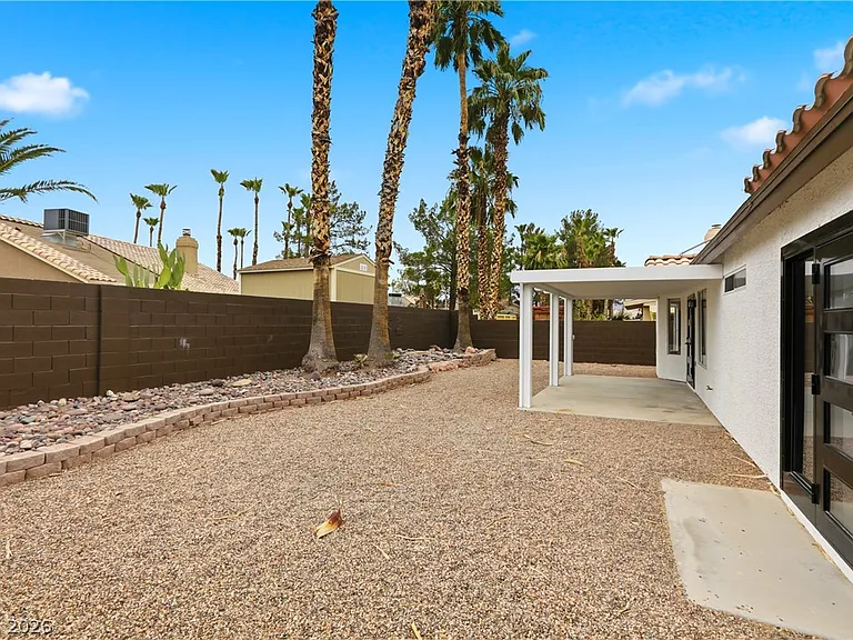 4818 Carefree Dr — Photo 32