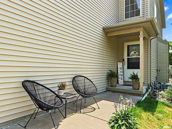 3rd image of 2212 W Kenfield Ct