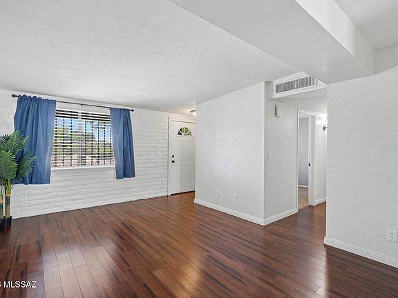 5th image of 4657 S Primrose St