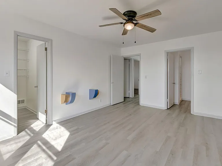 6469 Fleetwood Dr — Photo 16