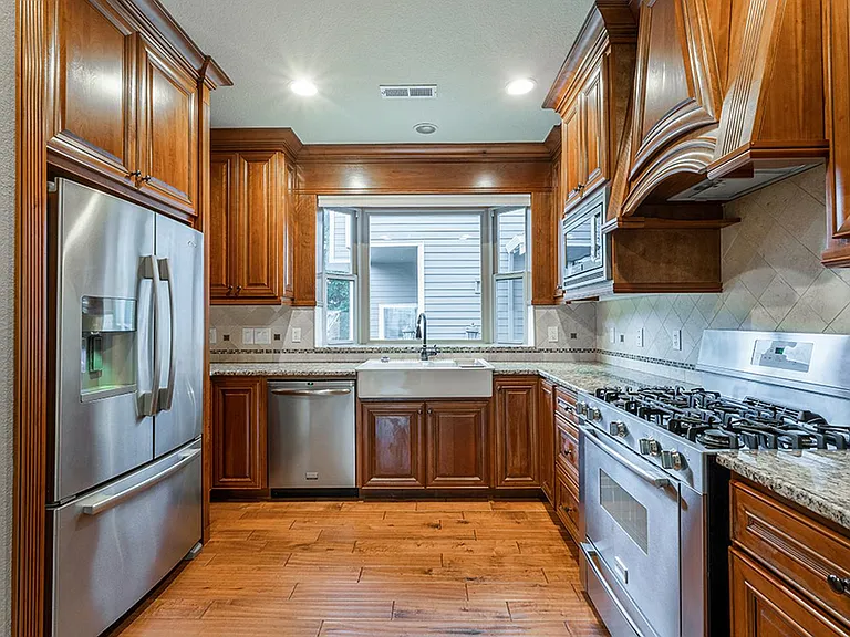 5103 NE 7th Ave — Photo 3