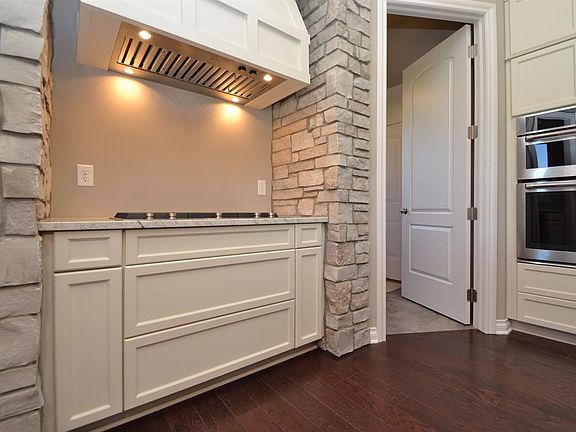 4th image of 2440 Westbrooke Cir S
