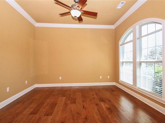 5th image of 2312 S Matterhorn Blvd