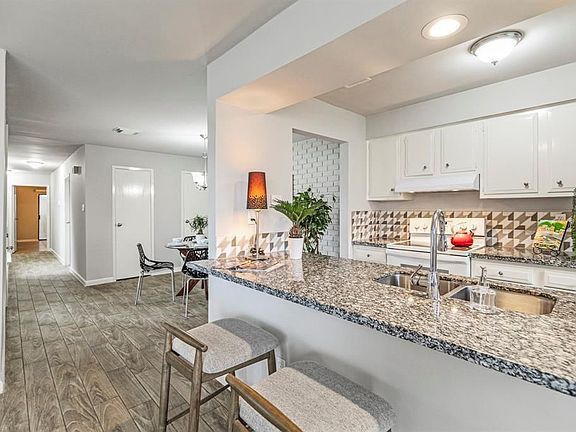 4th image of 2471 Briarwest Blvd