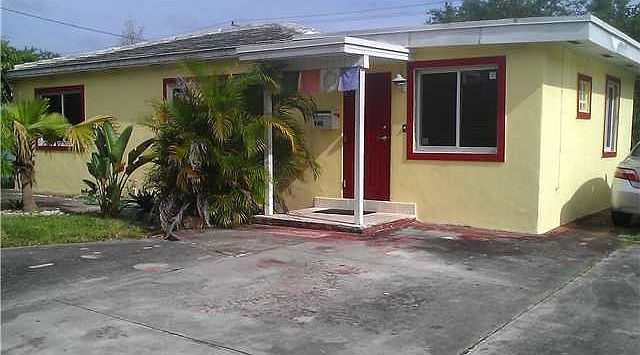 1st image of 940 NE 143rd St