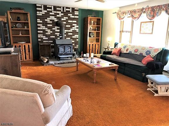 4th image of 6 Cove Ct