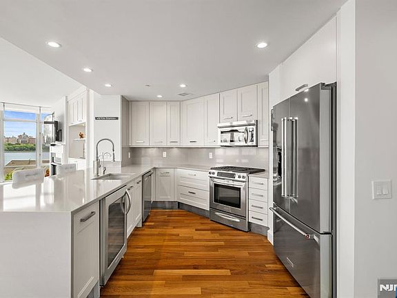 5th image of 8100 River Rd APT 719