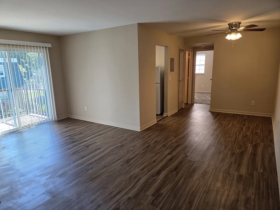 4-3924 Banks Rd #2
