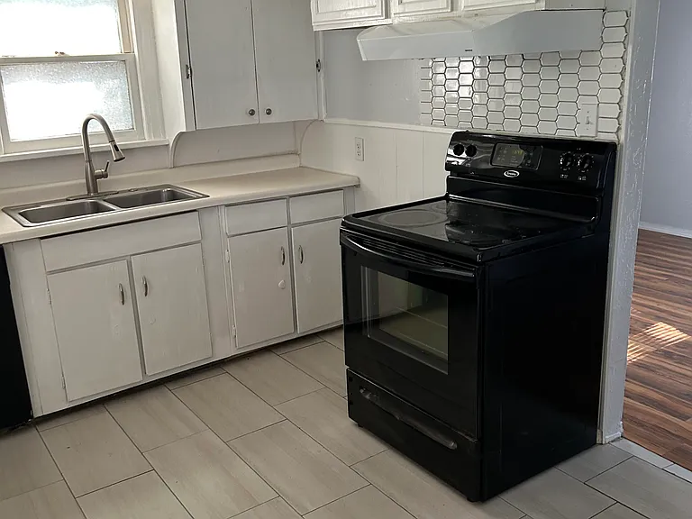 131 E Himes St — Photo 7
