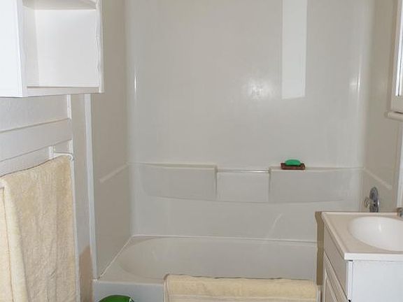 4th image of 375 W 13th St
