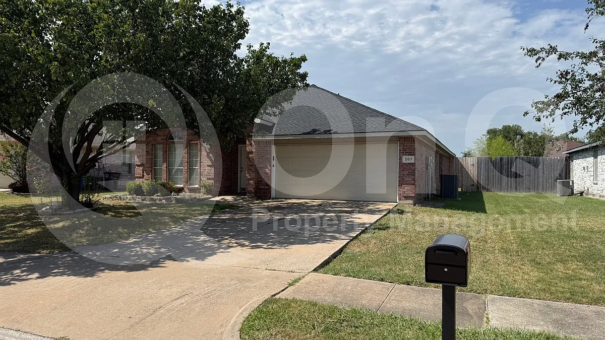 4 bed, 2.0 bath, 1860 sqft, $2,275 — Photo 1