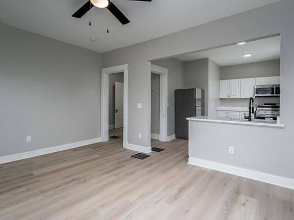 4th image of 2361 Highland Ave #2