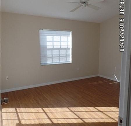 5th image of 808 NE 214th Ln APT 4
