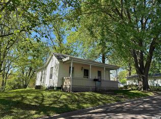 512 W Antle St, Petersburg, IL 62675