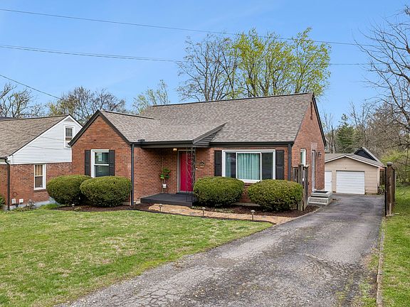 3rd image of 1007 Broadmoor Dr