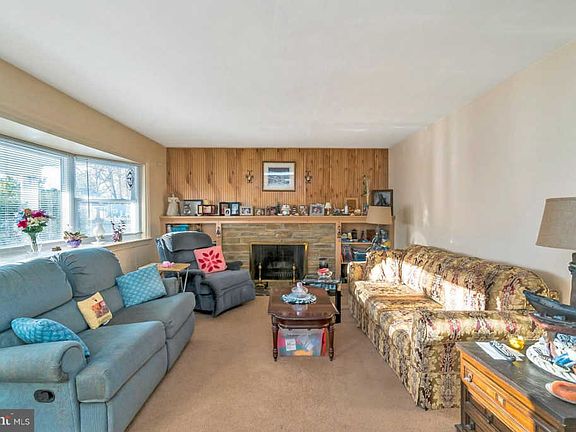 4th image of 33 Glen Stewart Dr
