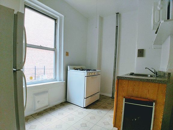4th image of 539 W 179th St APT 4E