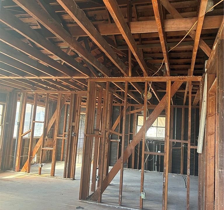 2nd image of 560 W Cornell Dr