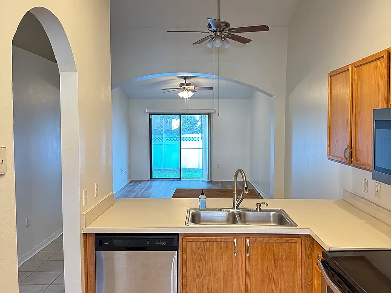 317 Redwood Ln — Photo 2