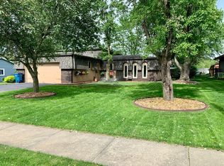 685 Parkwood Dr, Lowell, IN 46356