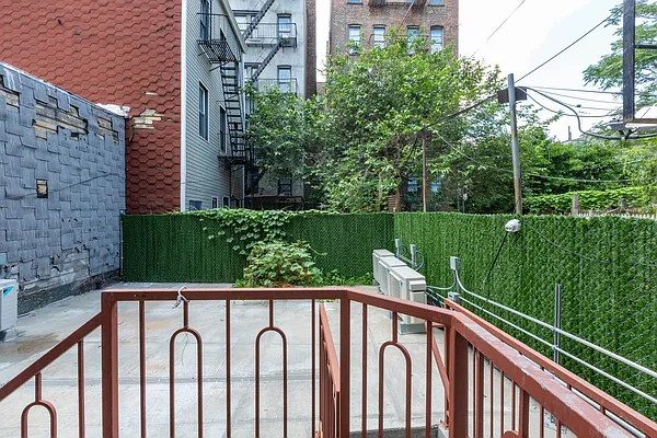 Rented by Space Link Realty | media 9