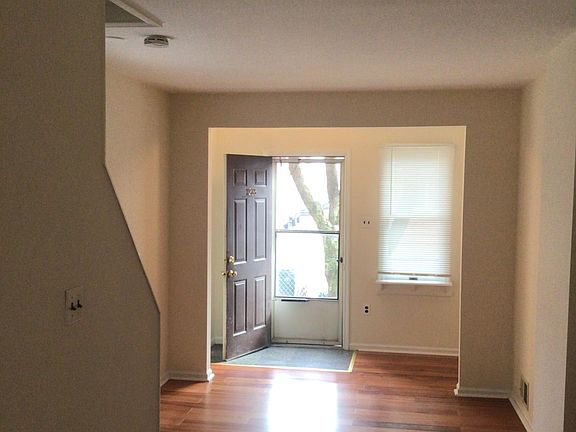 3rd image of 1238 E Palmer St