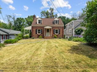 10 Lake Valley Rd, Morristown, NJ 07960