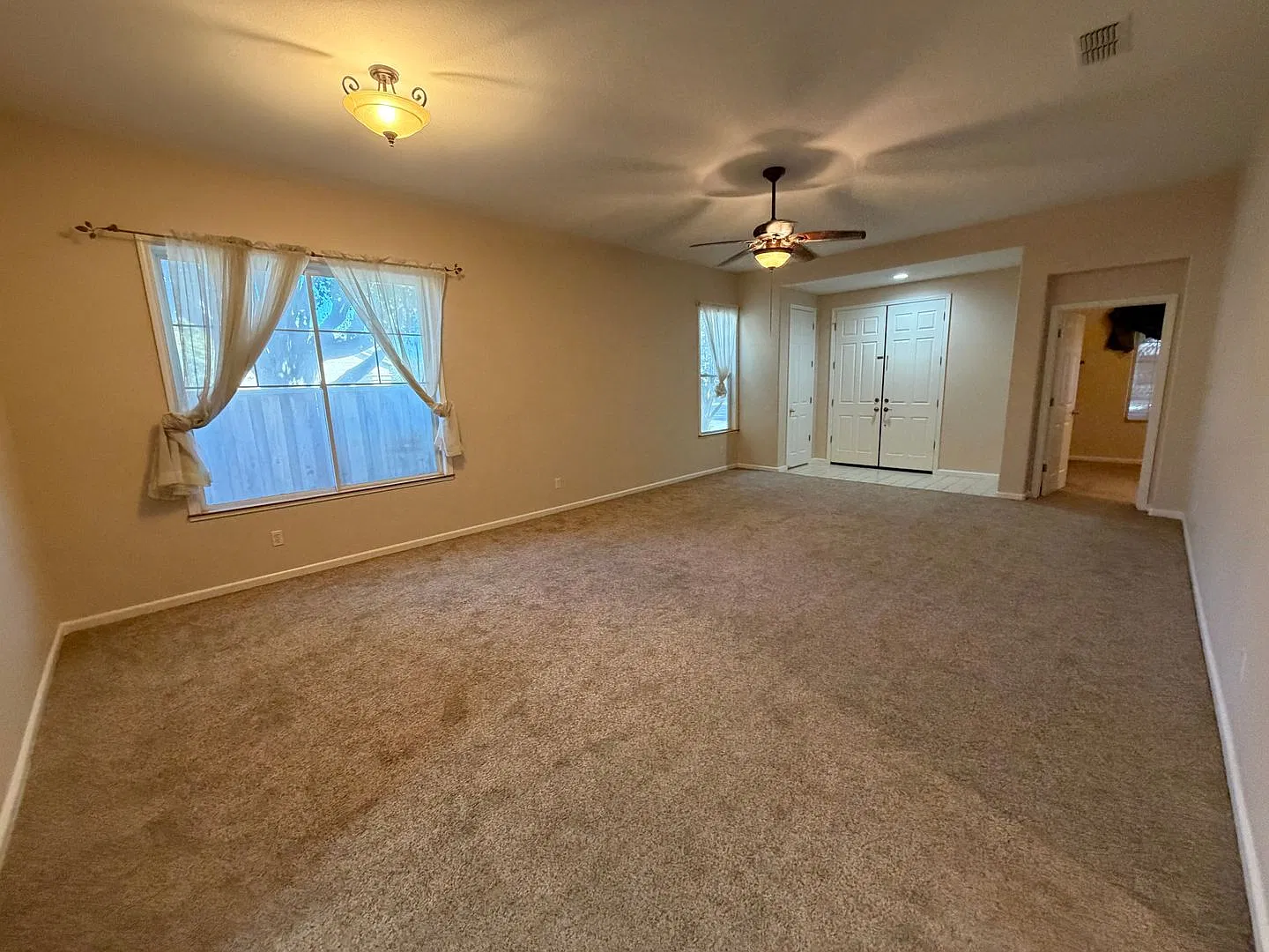 Spacious 4-Bedroom Home in Desirable Tracy Neighborhood! — Photo 4