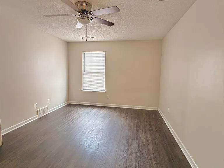 1693 Old Mill Stream Dr — Photo 18