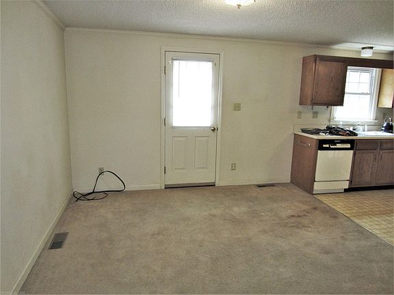 4th image of 440 Canterbury Ct SW