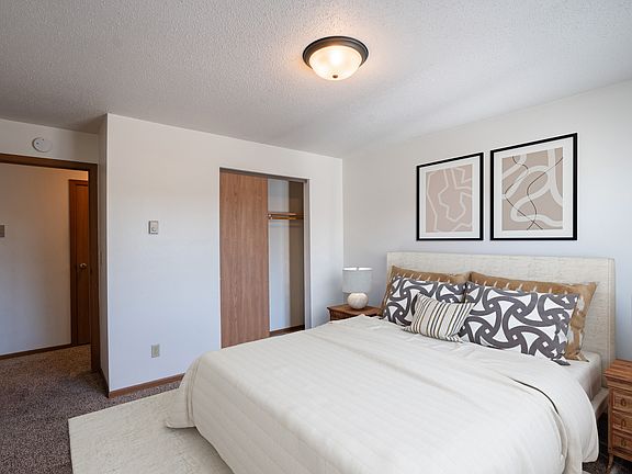 Fargo, ND Southview Village Apartments | Bedroom