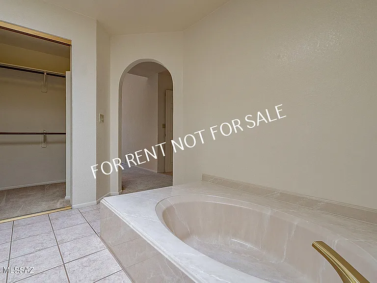 936 E Camino Diestro — Photo 35