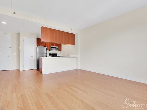 3rd image of 373 Wythe Ave APT 6a