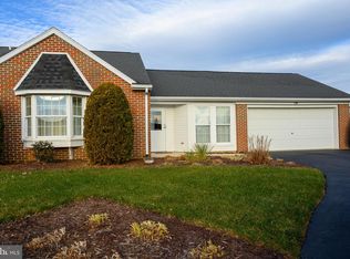 18 Fieldcrest Dr, Mechanicsburg, PA 17050