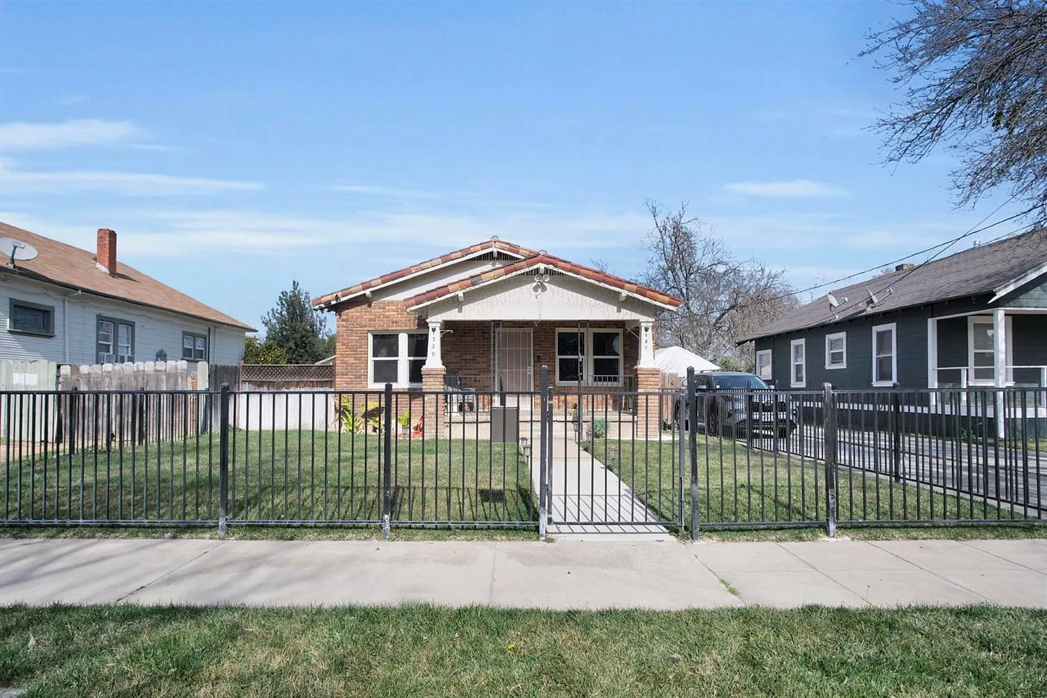 1501 Drakeley Ave photo 1