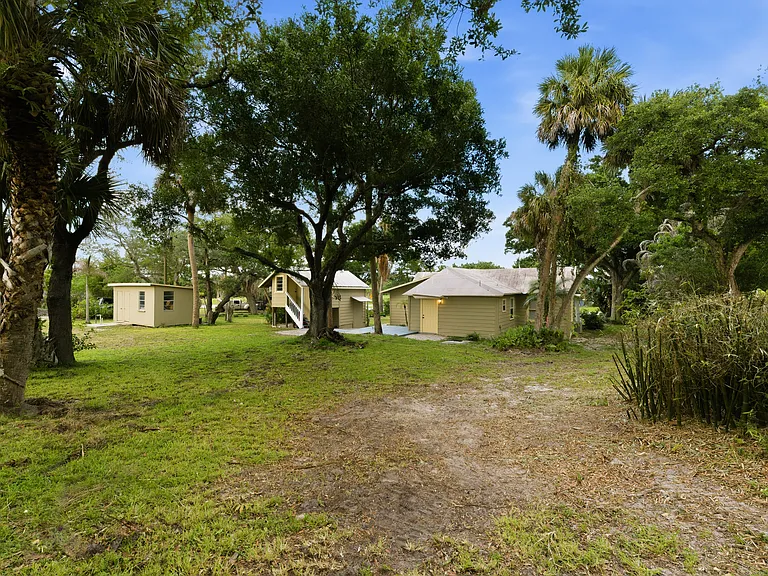 399 Old Dixie Hwy SW — Photo 33