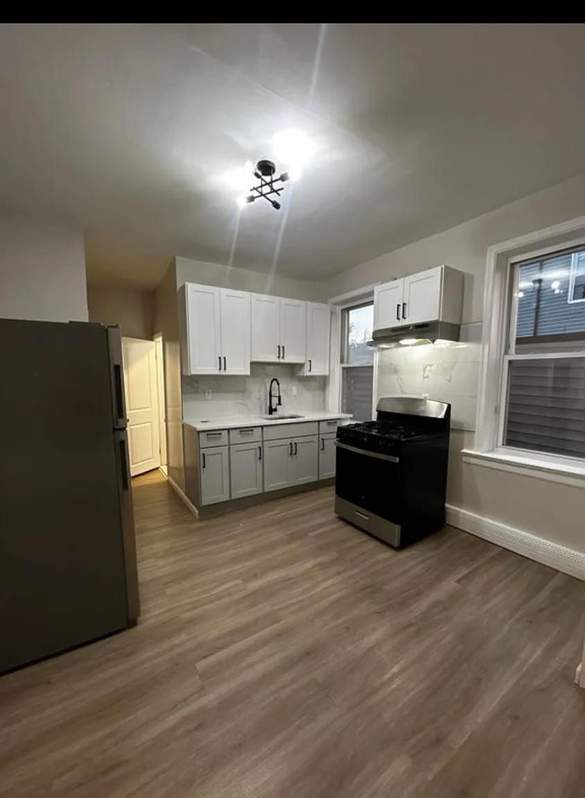 476 River St #1A photo 1