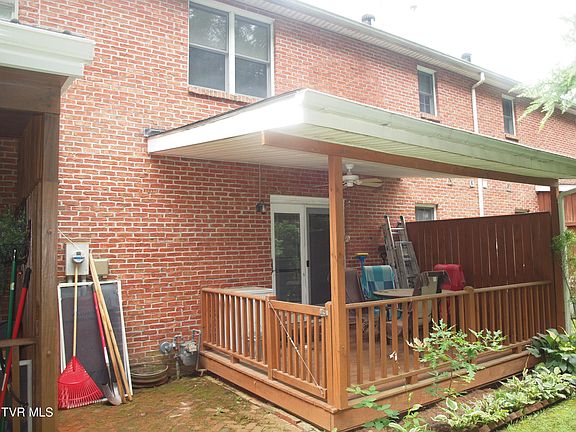 2nd image of 822 Wayne Ave