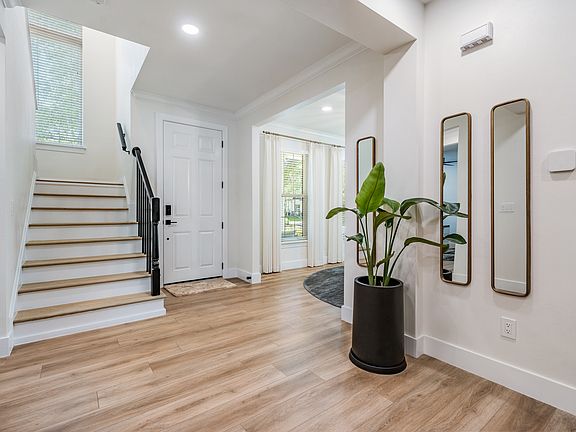 4th image of 315 Sea Island Way