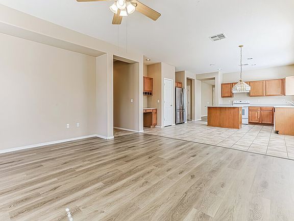 4th image of 2081 E Runaway Bay Pl