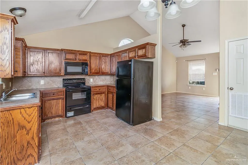 2 bed, 2.0 bath, 1035 sqft, $850 — Photo 2