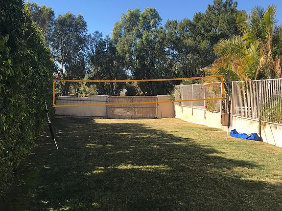 Lower yard (3000sf)