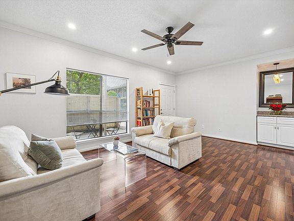 2nd image of 1100 Augusta Dr APT 25
