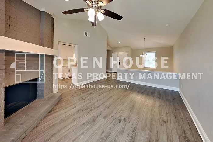 1742 Sterling Ln — Photo 3