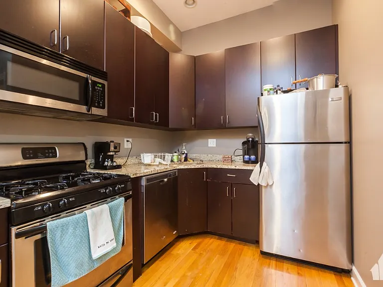 705 N Milwaukee Ave #1R — Photo 2