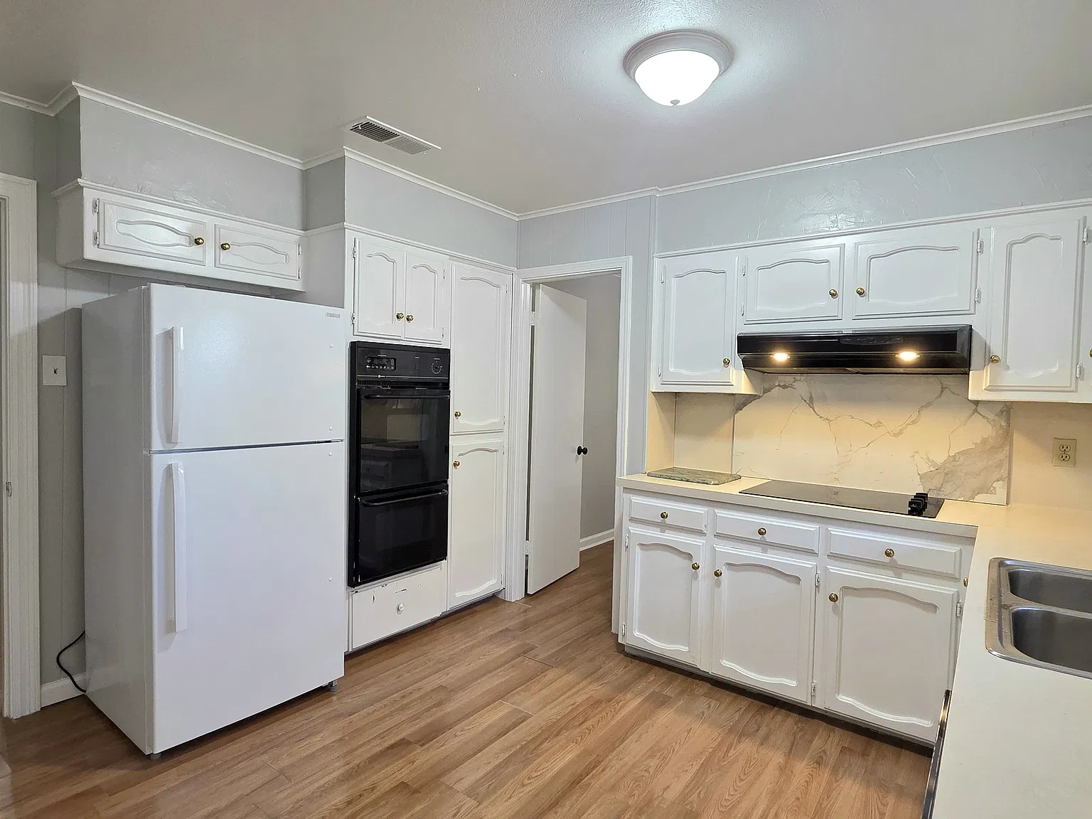5 bed, 2.5 bath, 2265 sqft, $2,400 — Photo 3