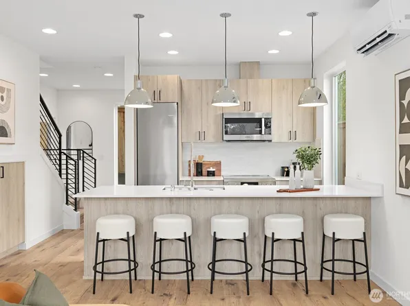 947 NW 61st Street, Seattle, WA 98107