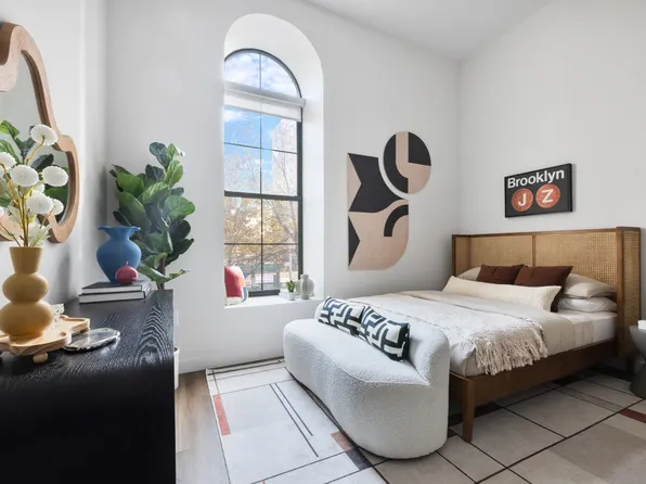 788 Willoughby Avenue image 5 of 22